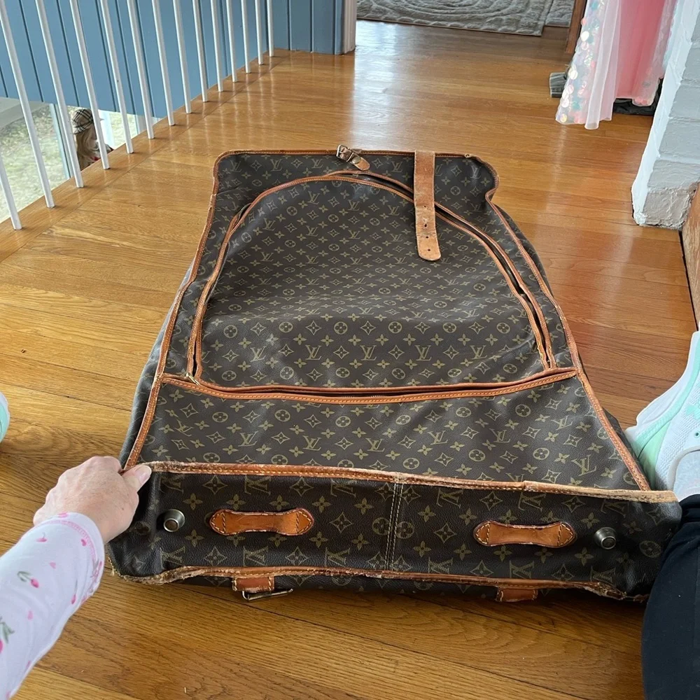 Louis Vuitton Garment Bag - Picture 11 of 14